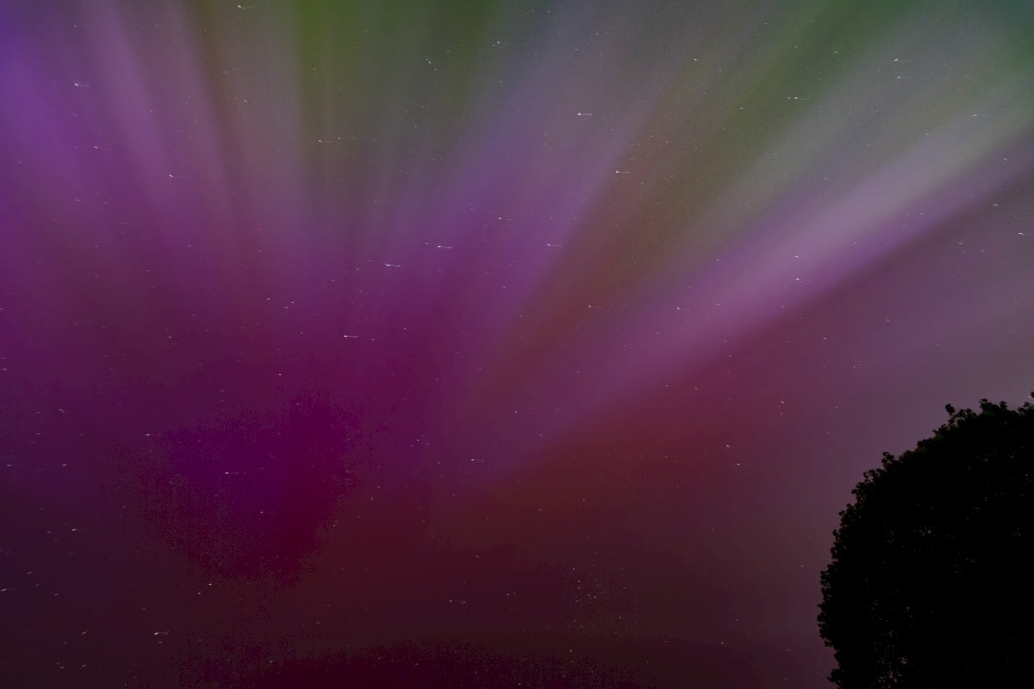 Northern Lights, 10/1 sec, f/5.6, 24 mm, ISO 2500
